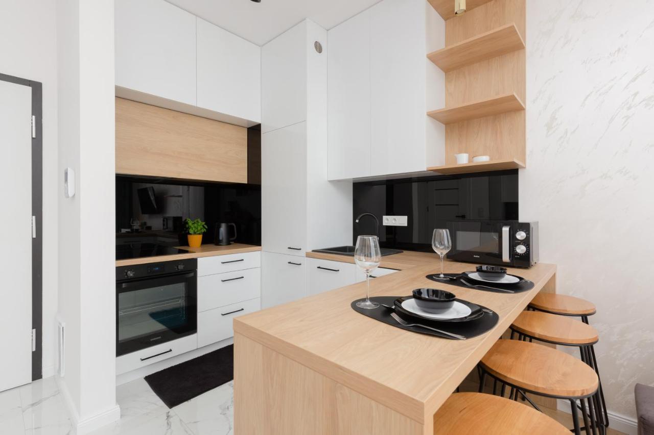 Warsaw Kotsisa Apartments With Parking By Noclegi Renters المظهر الخارجي الصورة