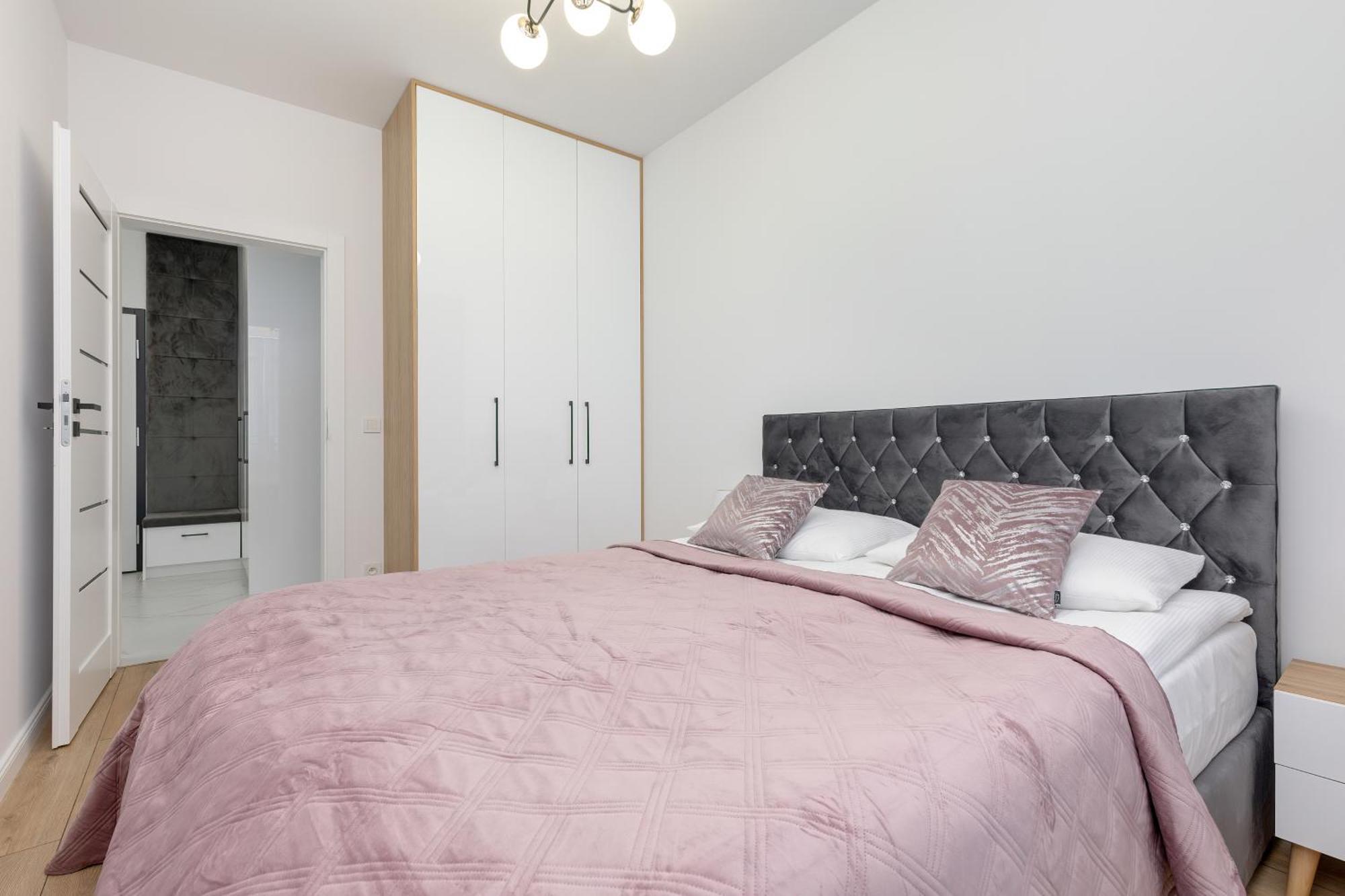 Warsaw Kotsisa Apartments With Parking By Noclegi Renters المظهر الخارجي الصورة