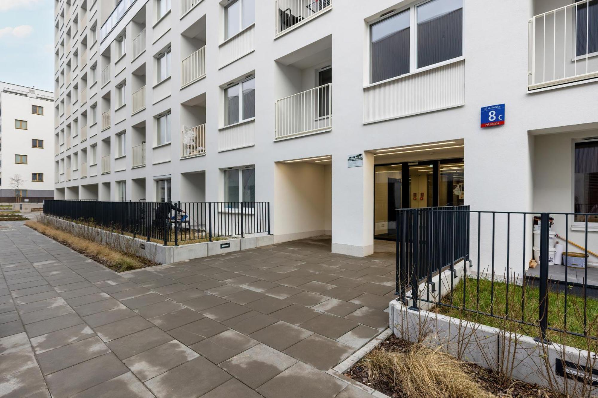 Warsaw Kotsisa Apartments With Parking By Noclegi Renters المظهر الخارجي الصورة