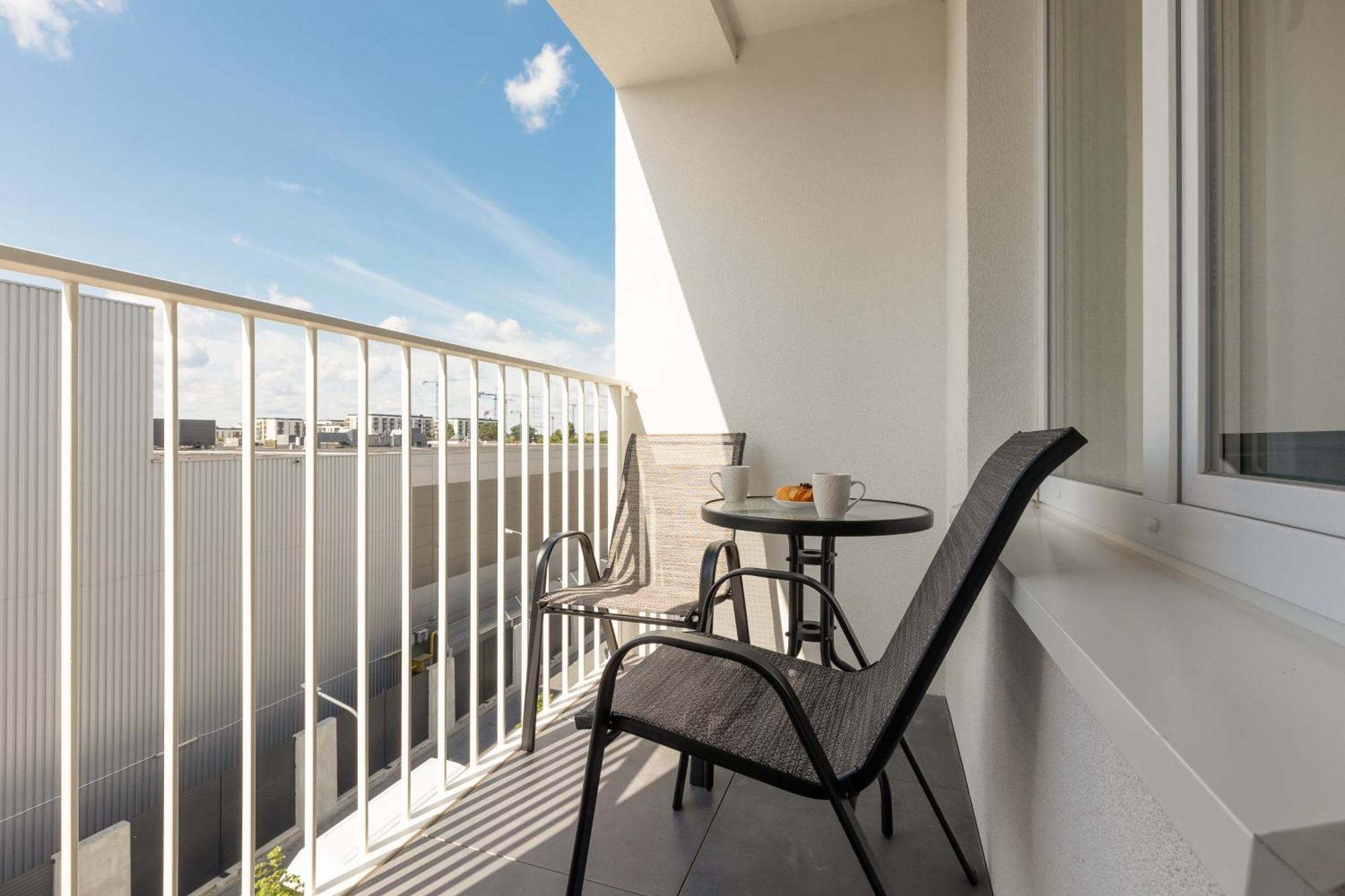 Warsaw Kotsisa Apartments With Parking By Noclegi Renters المظهر الخارجي الصورة